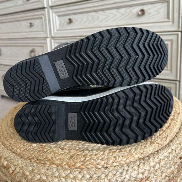 Ugg Women’s Baroness Waterproof Insulated Pack Snow Boot - Picture 4 of 11